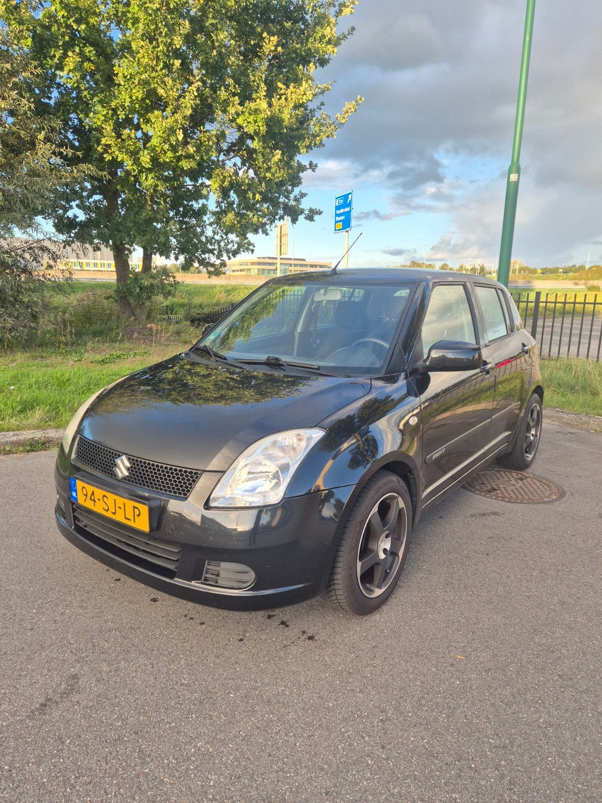 Suzuki Swift 1.3 5D 2006 Zwart, Auto's, Voorwielaandrijving, 40 €/maand, 965 kg, 400 kg