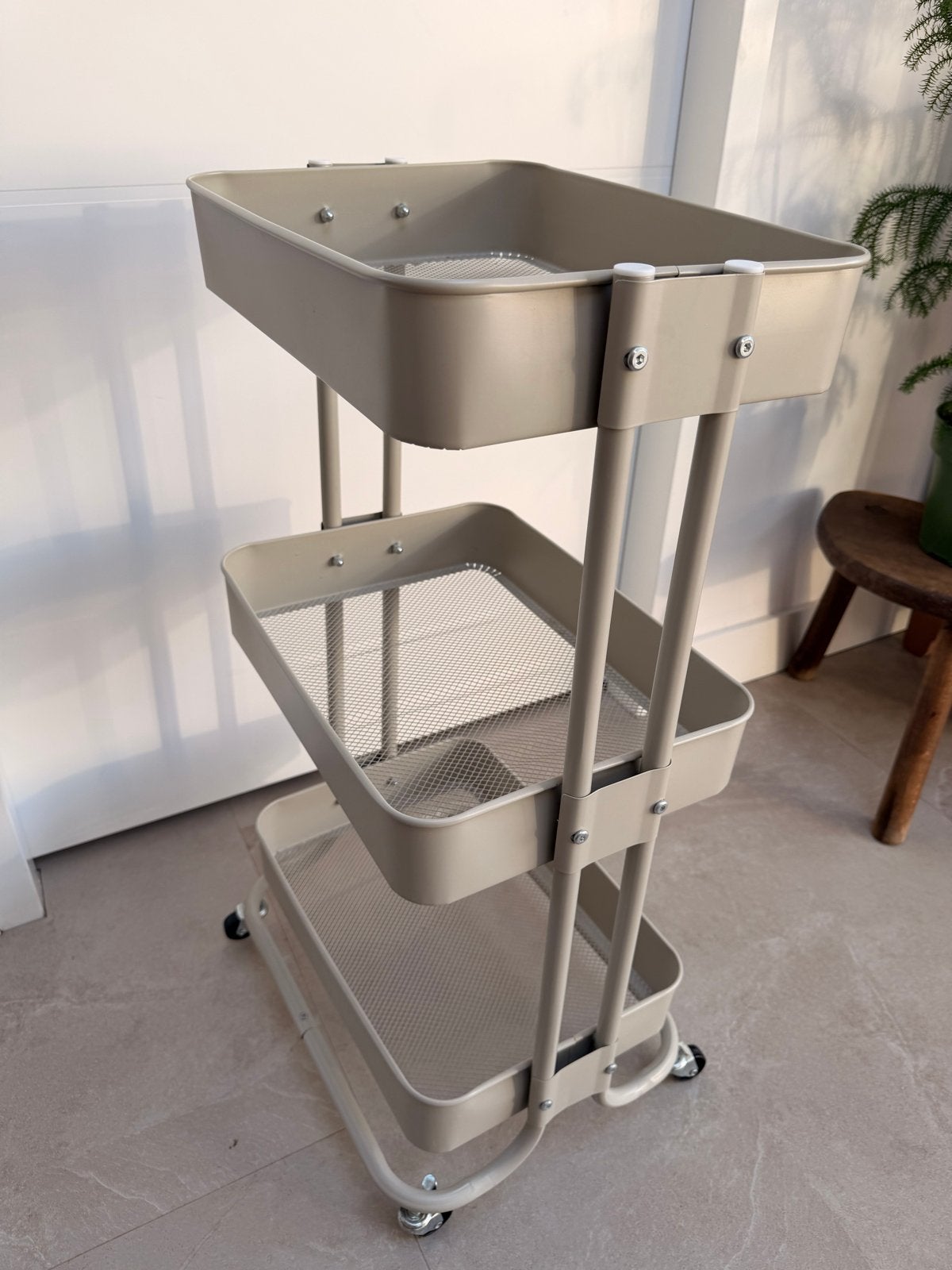 Verrijdbare trolley met 3 etages - beige/taupe kraamtrolley, Ophalen, Zo goed als nieuw