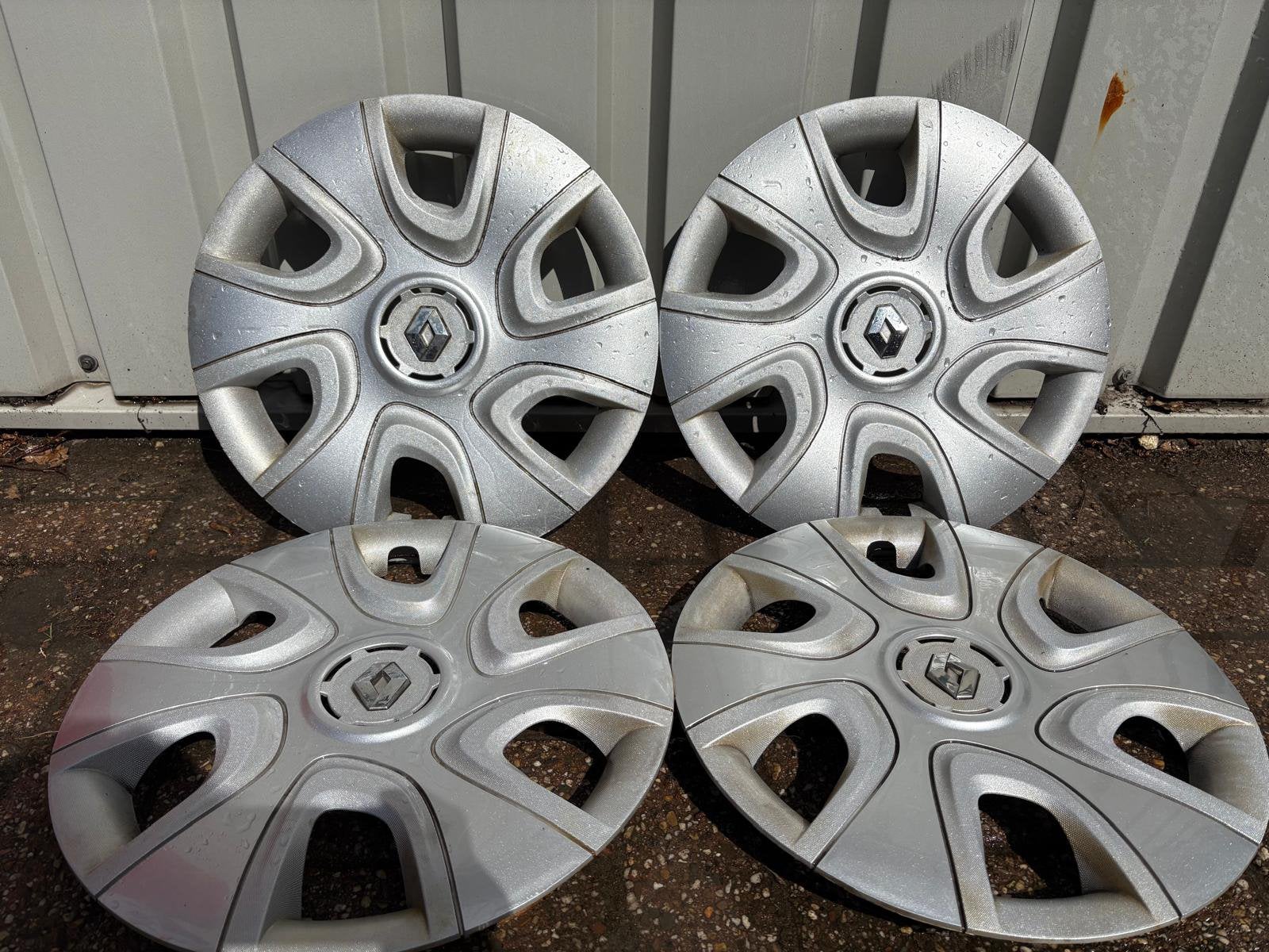 Renault wieldoppen 16 inch, Ophalen of Verzenden, Zo goed als nieuw