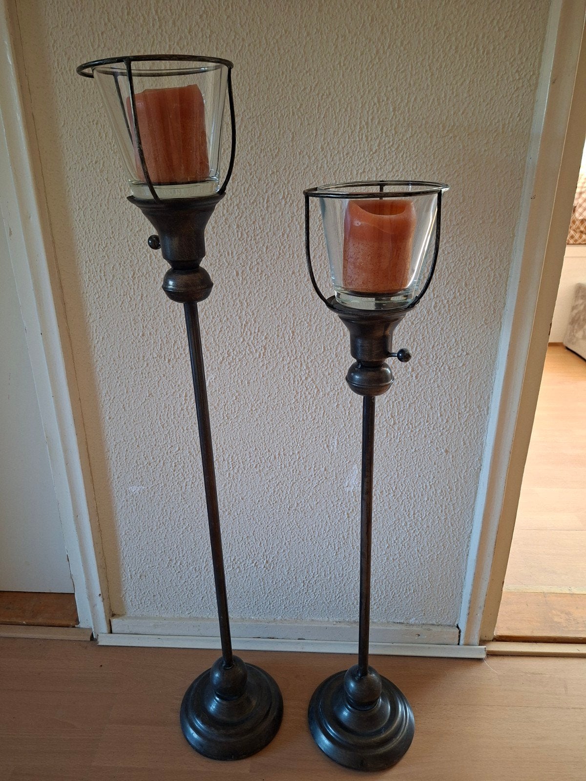 2 mooie vloerkandelaars, 75 en 85 cm hoog., Huis en Inrichting, Woonaccessoires | Kandelaars en Kaarsen, Ophalen