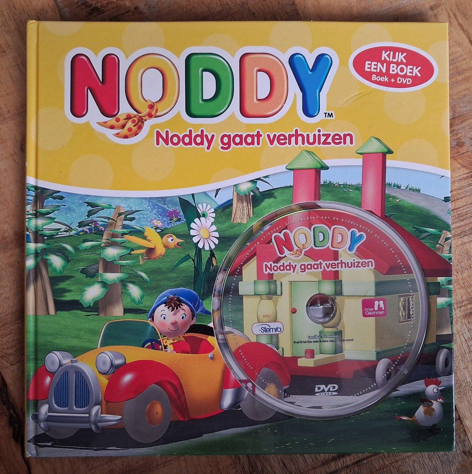 Noddy gaat verhuizen  . Boek + DVD, Boeken, Ophalen of Verzenden, Fictie algemeen