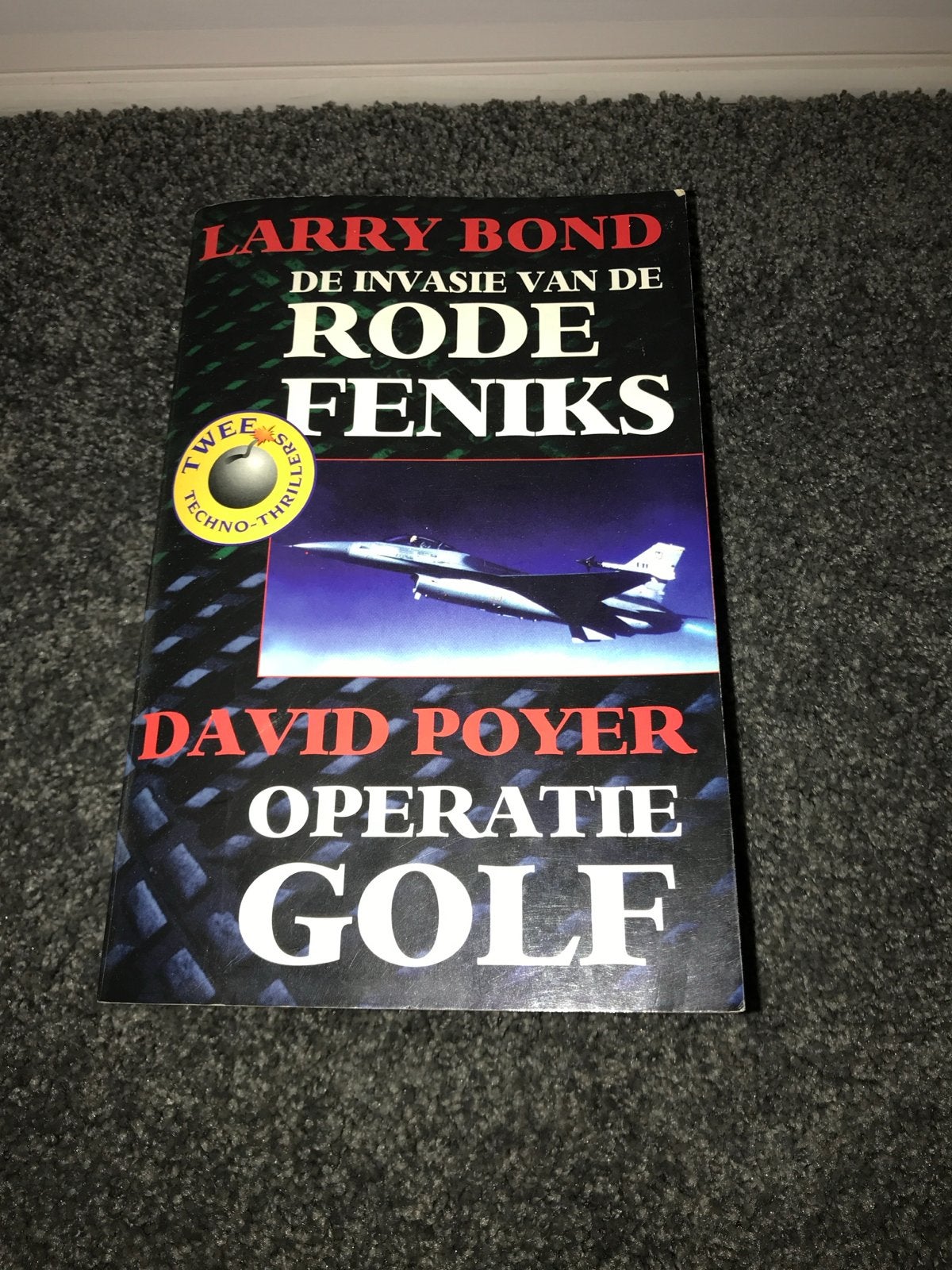 De Invasie van de Rode Feniks - Larry Bond, Ophalen of Verzenden, Gelezen, Nederland