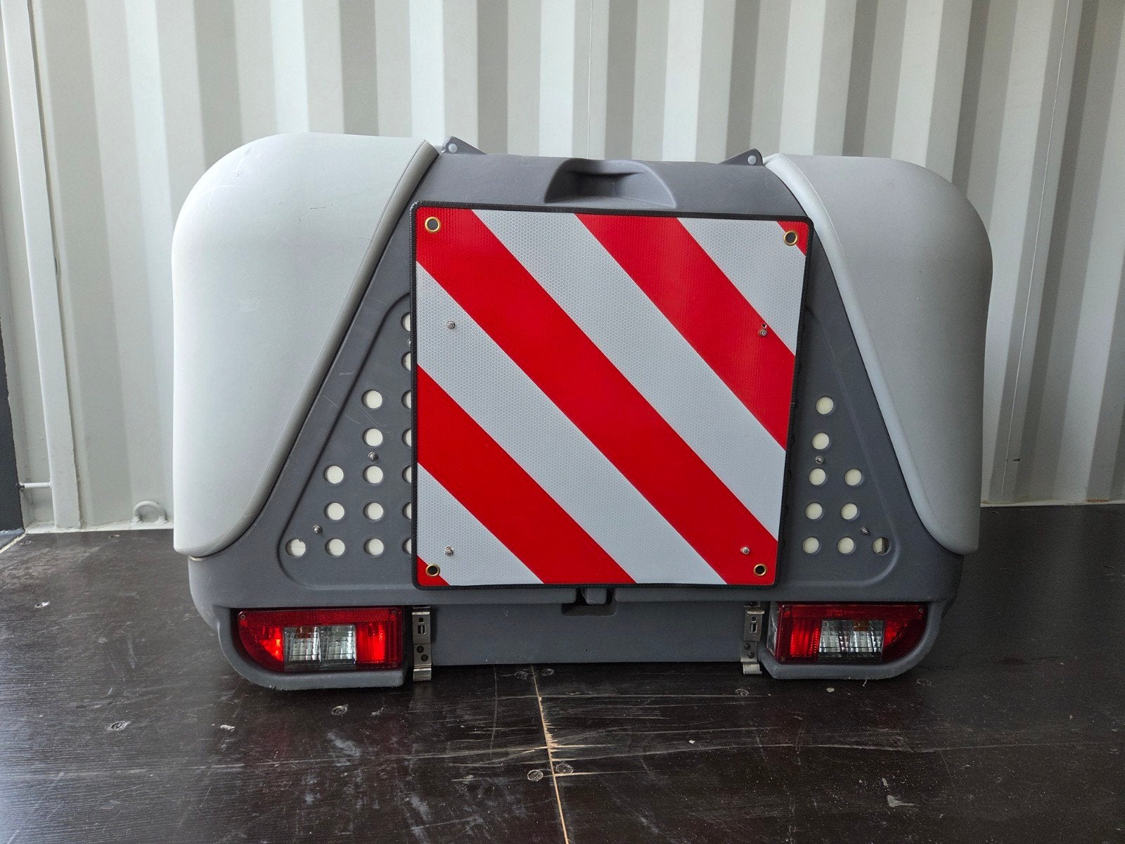 TowBox V2 trekhaakkoffer 390L kantelbaar, Ophalen, Gebruikt