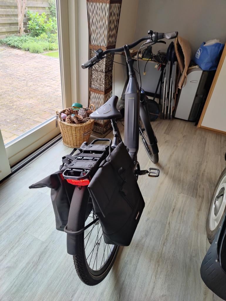 Giant DailyTour E+1 LDS E-bike met fietstassen 121km, Fietsen en Brommers, Ophalen, Zo goed als nieuw, 50 km per accu of meer