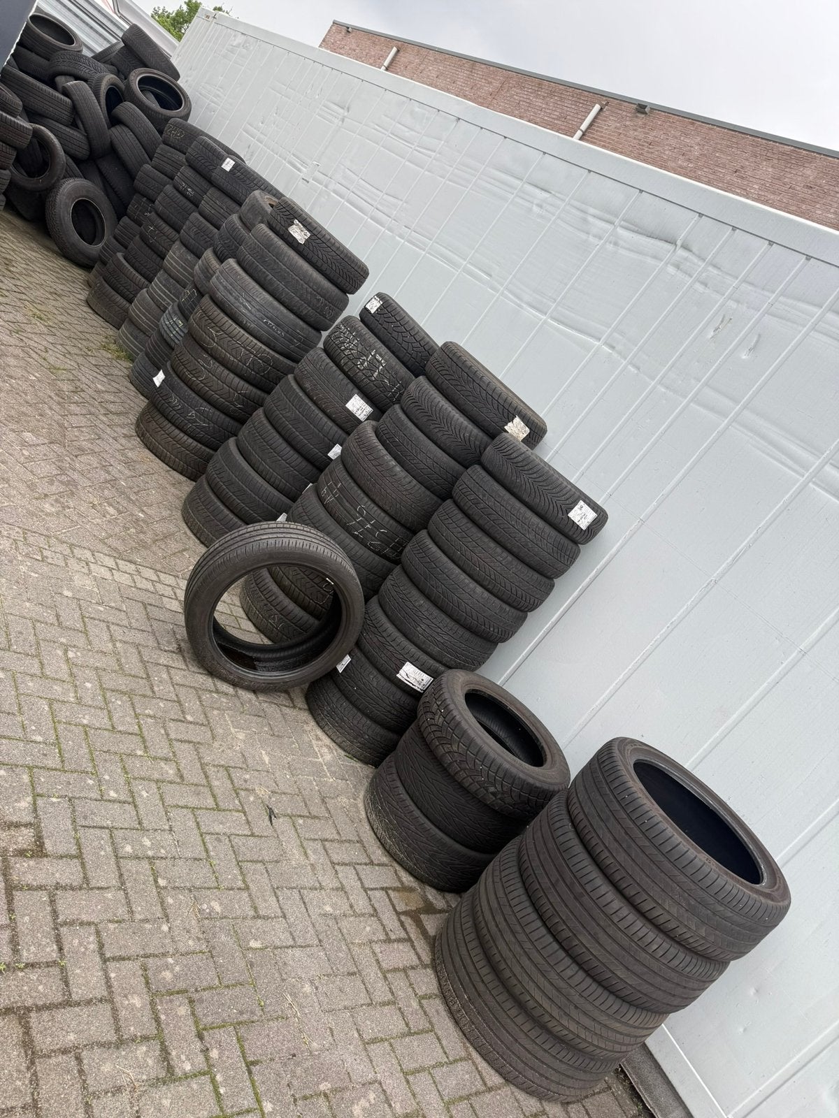 Partij gebruikte banden, Ophalen
