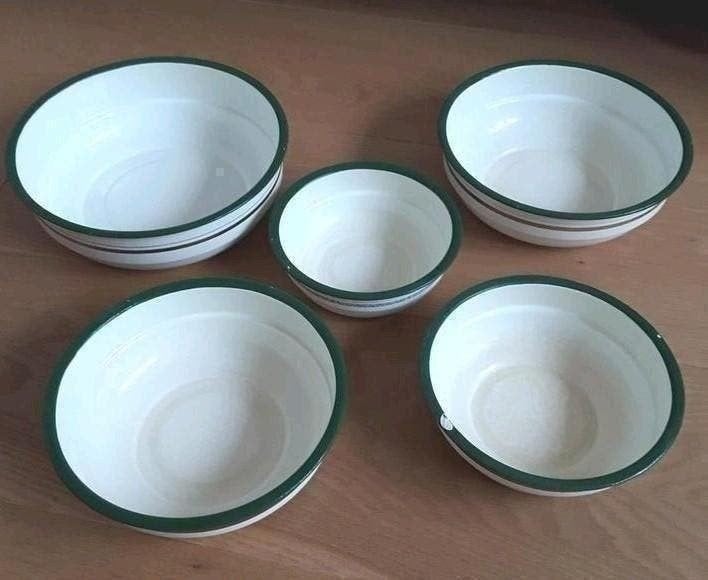Vijf mooie crèmekleurige emaille nestschalen met groene rand, Ophalen of Verzenden