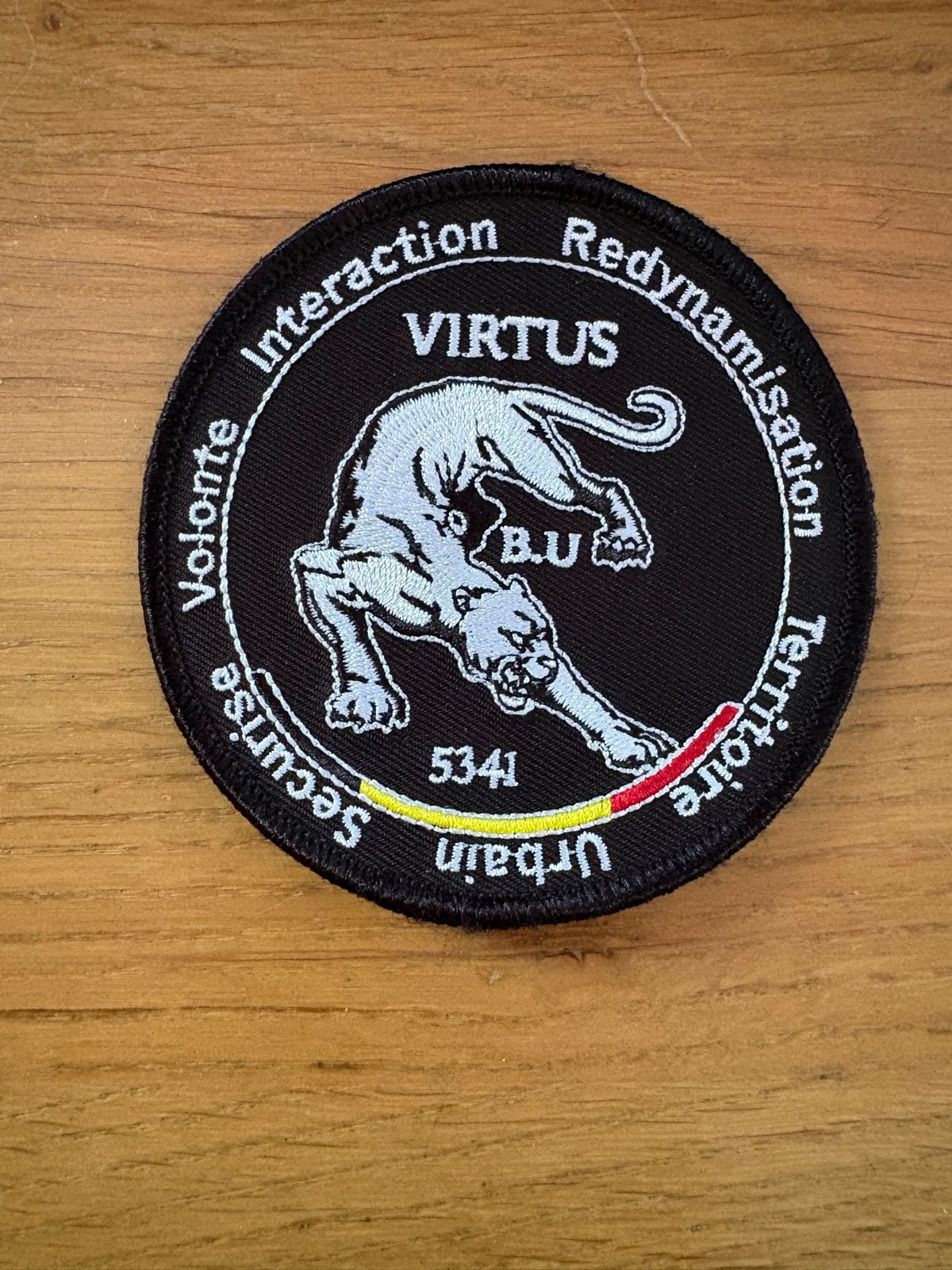 Virtus B.U. 5341 Panther Patch - Zwart/Wit, Ophalen of Verzenden, Landmacht, Nederland, Embleem of Badge