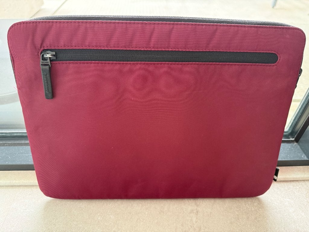 Laptophoes paars incase, Computers en Software, Ophalen, 13 inch, Zo goed als nieuw, Incase