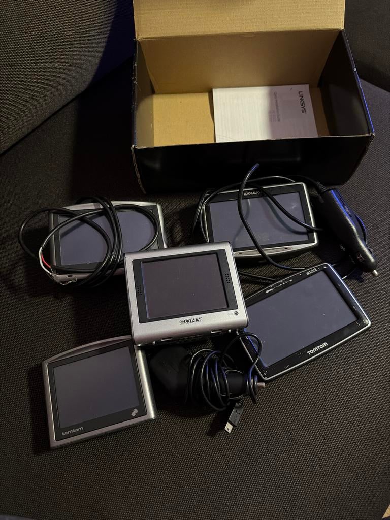 TomTom en Sony navigatiesystemen - 4 stuks met doos, Auto diversen, Ophalen of Verzenden, Gebruikt