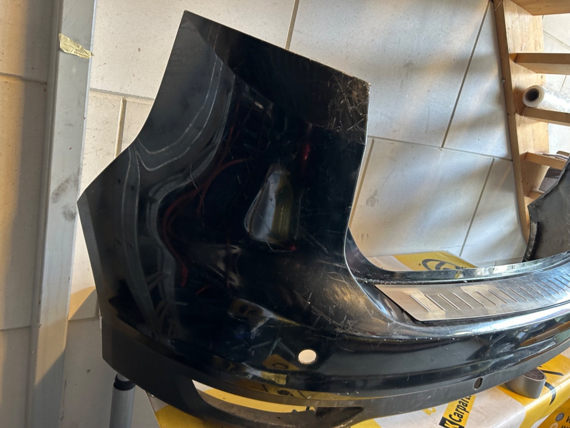 Ford S-Max Achterbumper 4xPDC AM51-R17K823H bumper, Info@fabrikant.eu, Fabrikantstraat 1
1000 AA  Amsterdam, NL, Ophalen of Verzenden