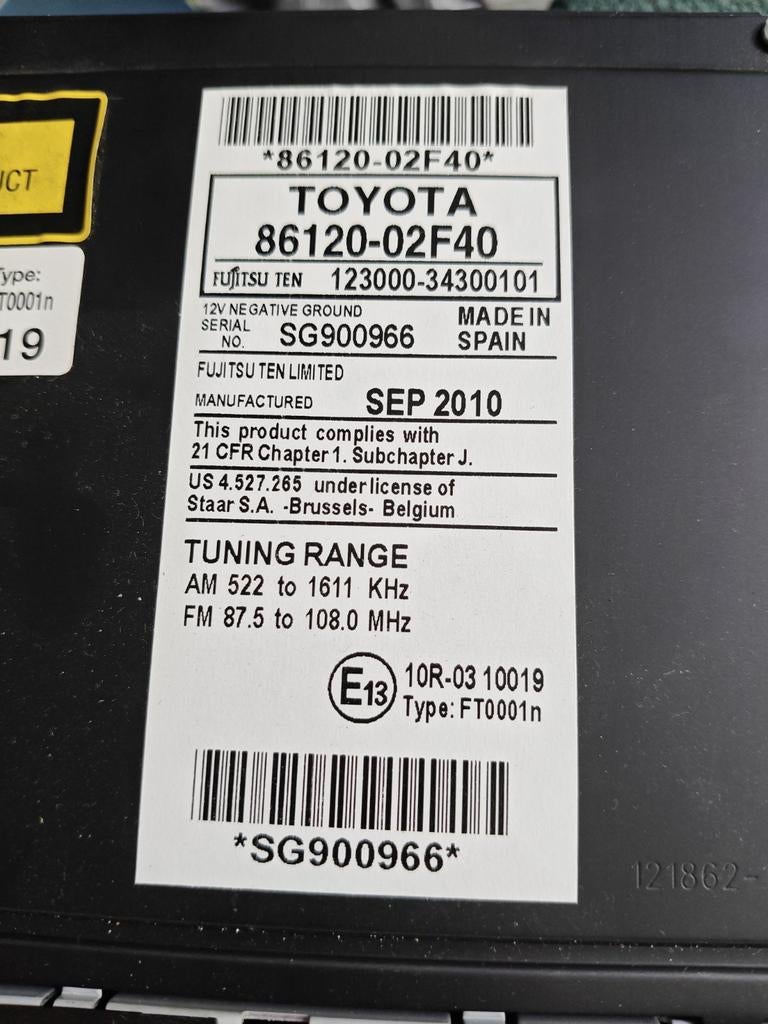 Toyota Radio CD-speler 86120-02F40 (Sep 2010), Ophalen of Verzenden, Gebruikt