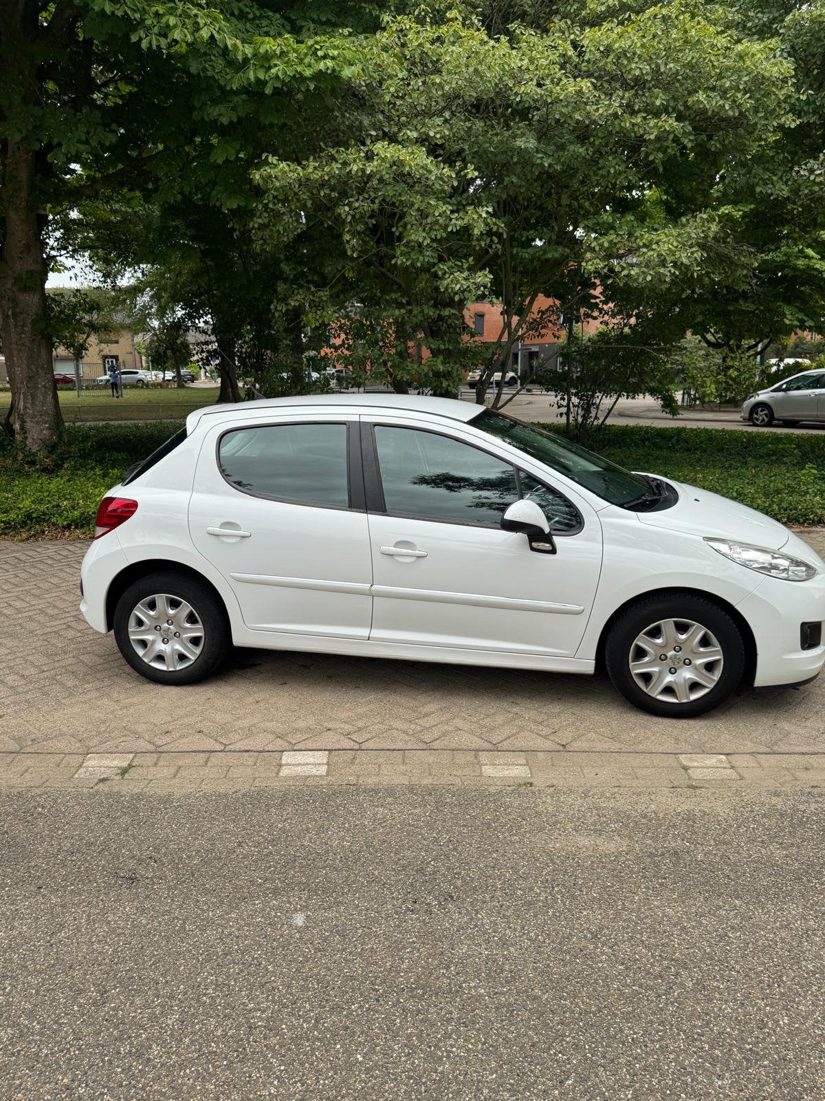 Peugeot 207 1.4 5DRS 2011 Wit, Voorwielaandrijving, 4 cilinders, Origineel Nederlands, Handgeschakeld