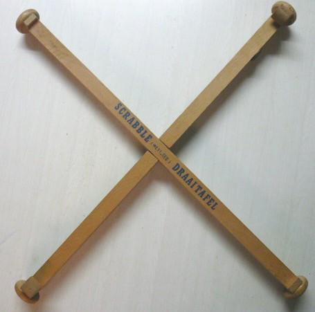 origineel SCRABBLE houten draaiplateau van SIO, Hobby en Vrije tijd, Gezelschapsspellen | Bordspellen, Een of twee spelers, Ophalen of Verzenden
