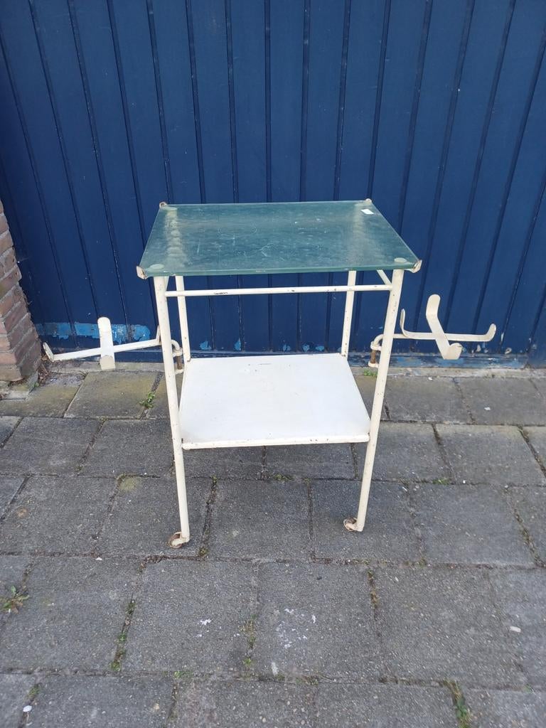 Vintage ziekenhuis trolley., Ophalen