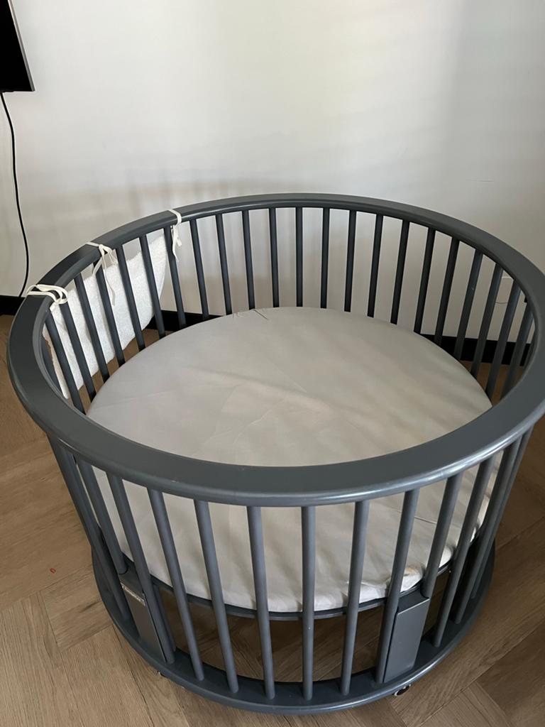Bopita Wieg Ovaal Grijs met Matras, Ophalen, Zo goed als nieuw, Wieg