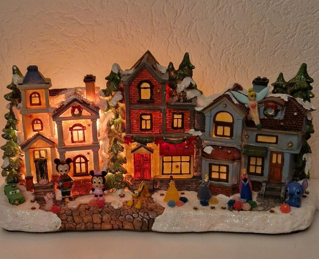 Prachtig kerstdorp

met o,a minnie,mickey,prinsessen.stitch., Ophalen of Verzenden
