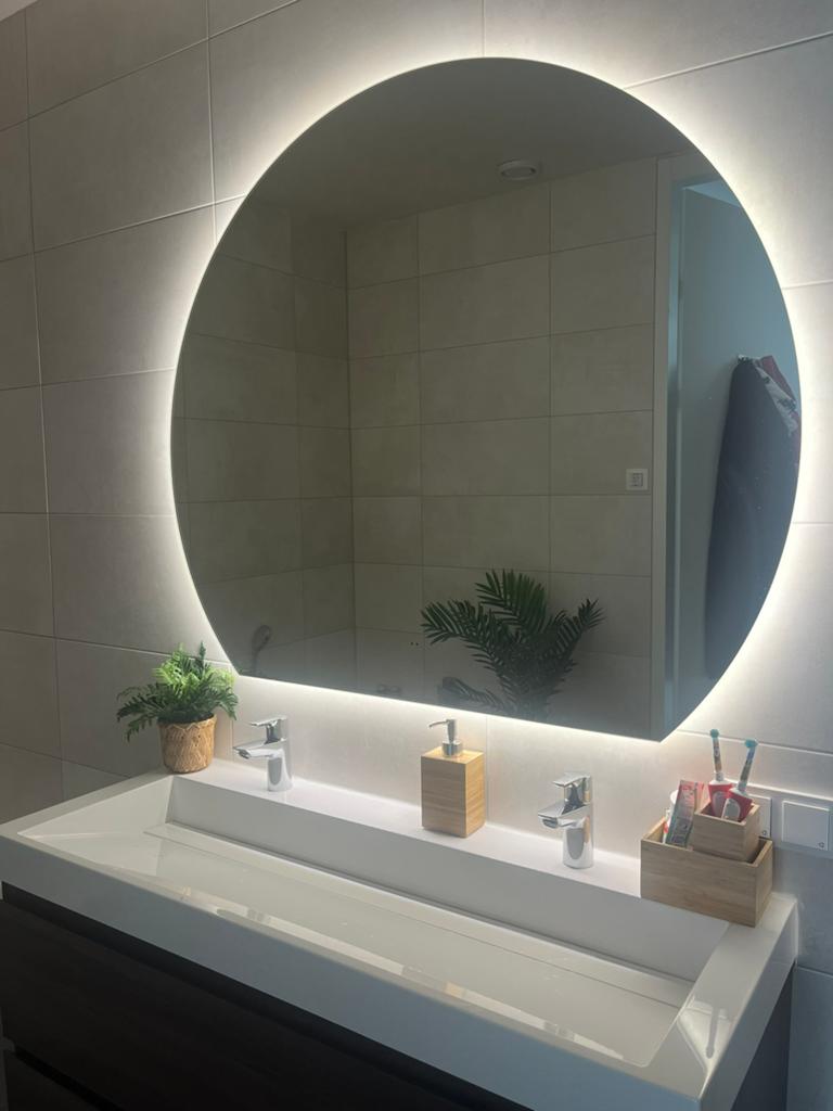 Badkamerspiegel nieuw 120x102 halfrond met verlichting, Huis en Inrichting, Woonaccessoires | Spiegels, Ophalen, 100 tot 150 cm