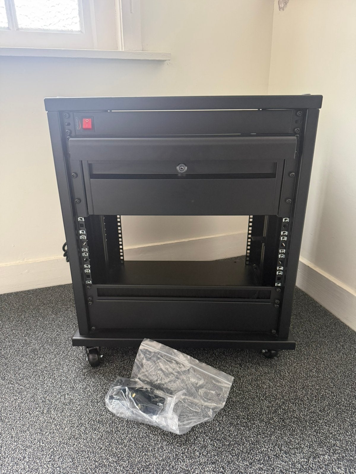 12HE 19 inch rack inclusief inhoud, Ophalen, Zo goed als nieuw, Overige typen, Kleur