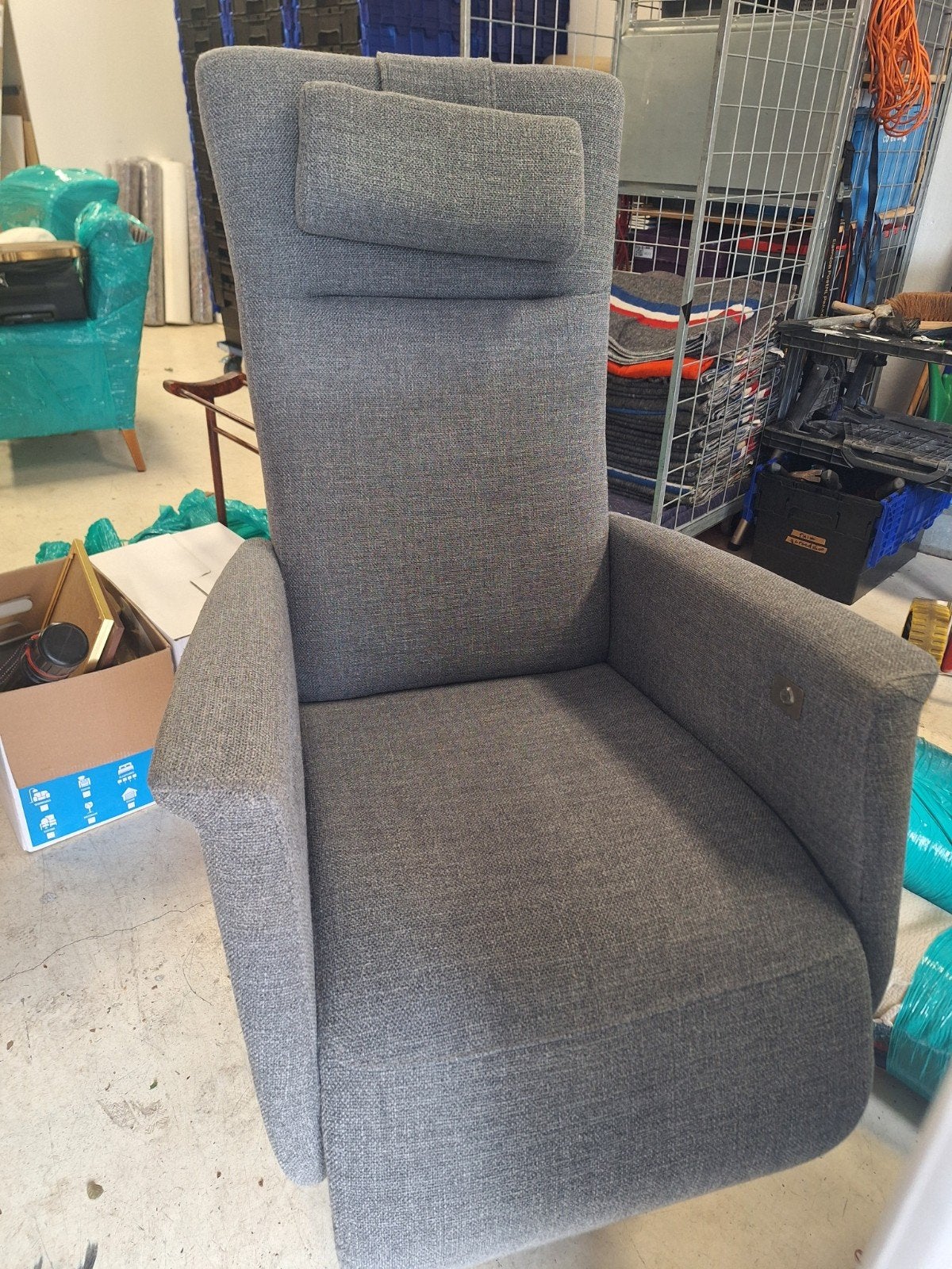 Prominent Relaxfauteuil -Grijs Stof - Elektrisch Verstelbaar, Huis en Inrichting, Modern, Comfort, 75 tot 100 cm, Ophalen of Verzenden
