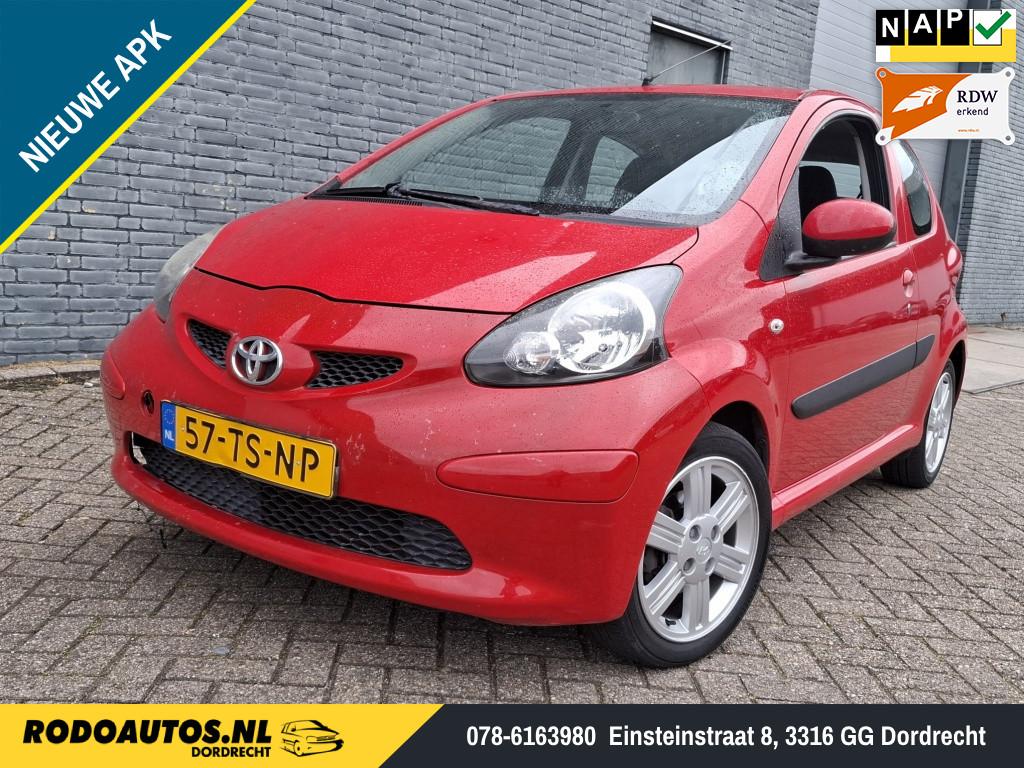 Toyota Aygo 1.0-12V + 3Drs Elektr. Pakket Carplay ✅, Auto's, Startonderbreker, 4 stoelen, Origineel Nederlands, Bedrijf