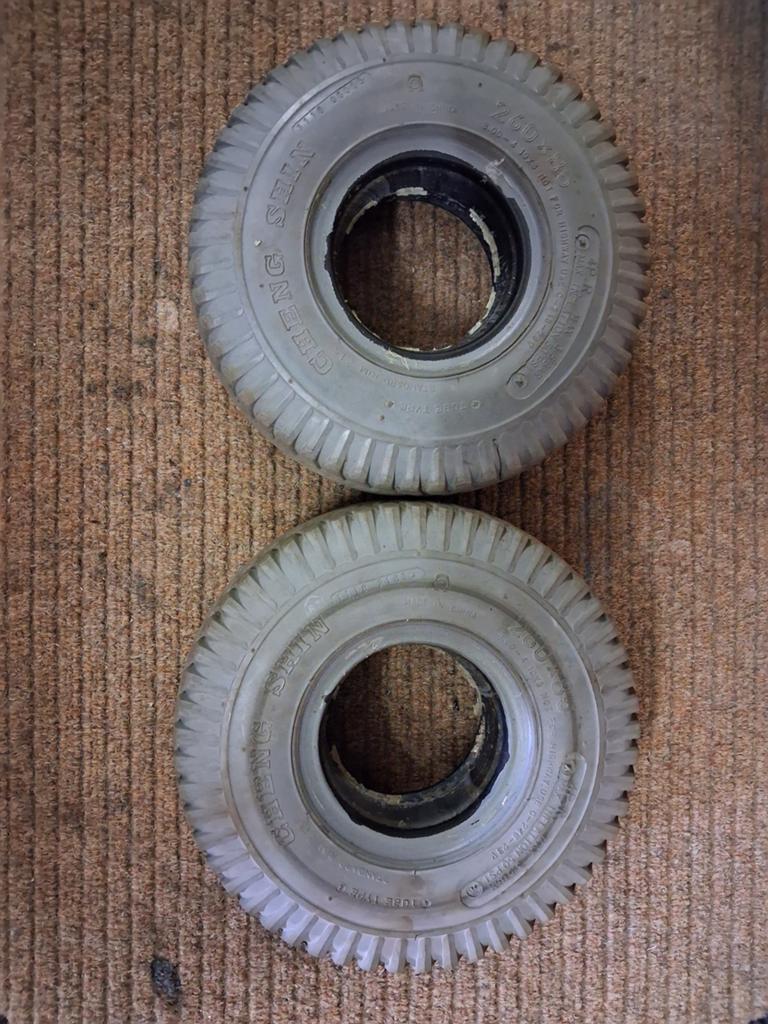 Gebruikte non mark volrubber banden 3.00-4 260 x 85, Ophalen of Verzenden, Steekwagen