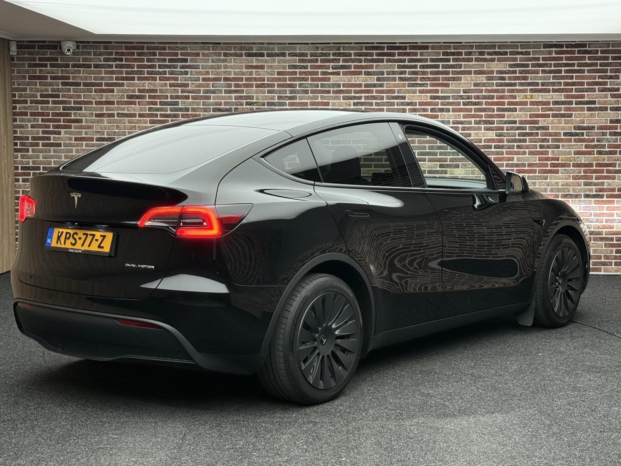 Tesla Model Y Long Range AWD 75 kWh, Auto's, Tesla, Automaat, Stof, Gebruikt, 495 min