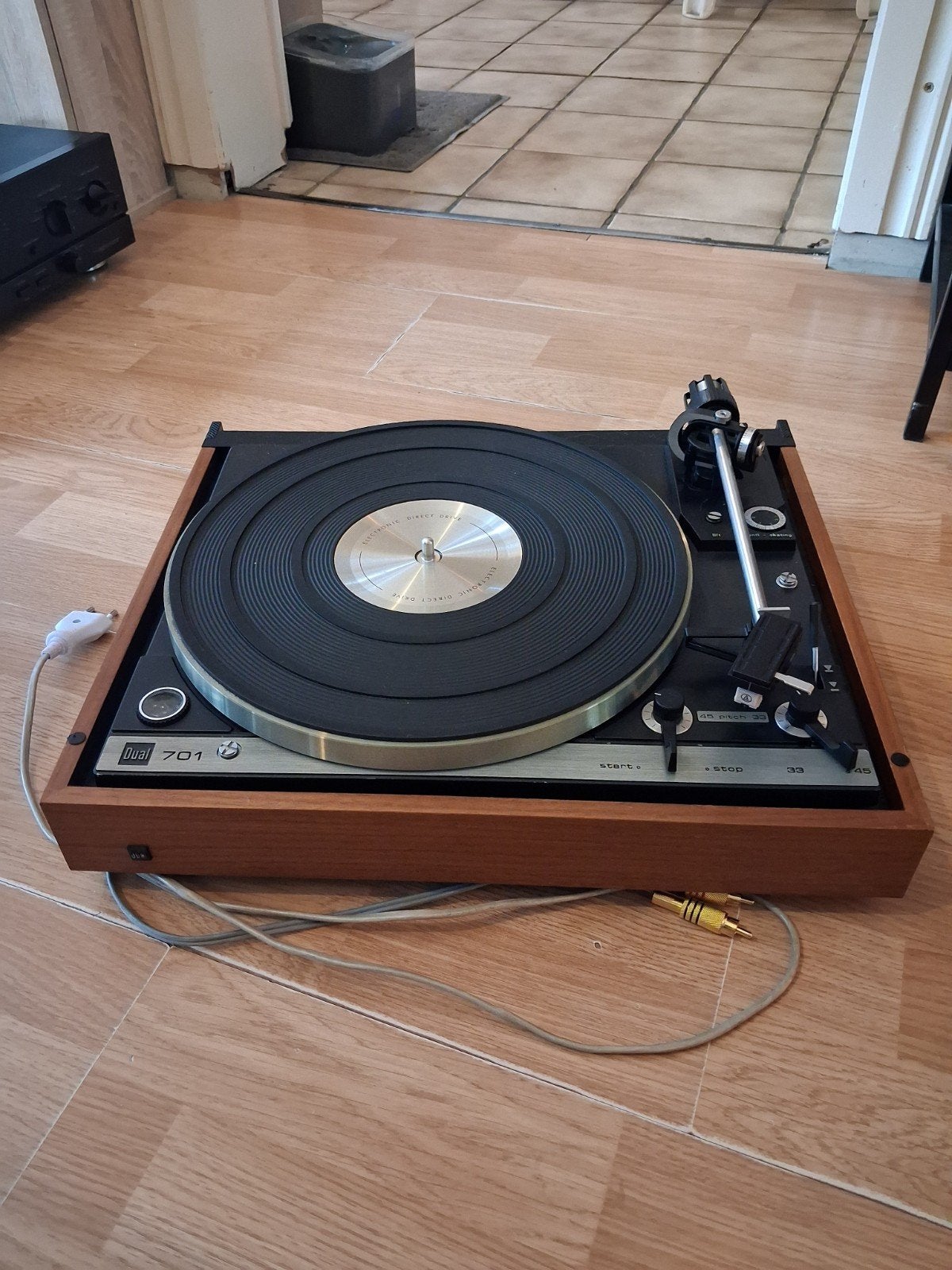 Dual 701 Platenspeler, Automatisch, Ophalen of Verzenden, Zo goed als nieuw, Platenspeler