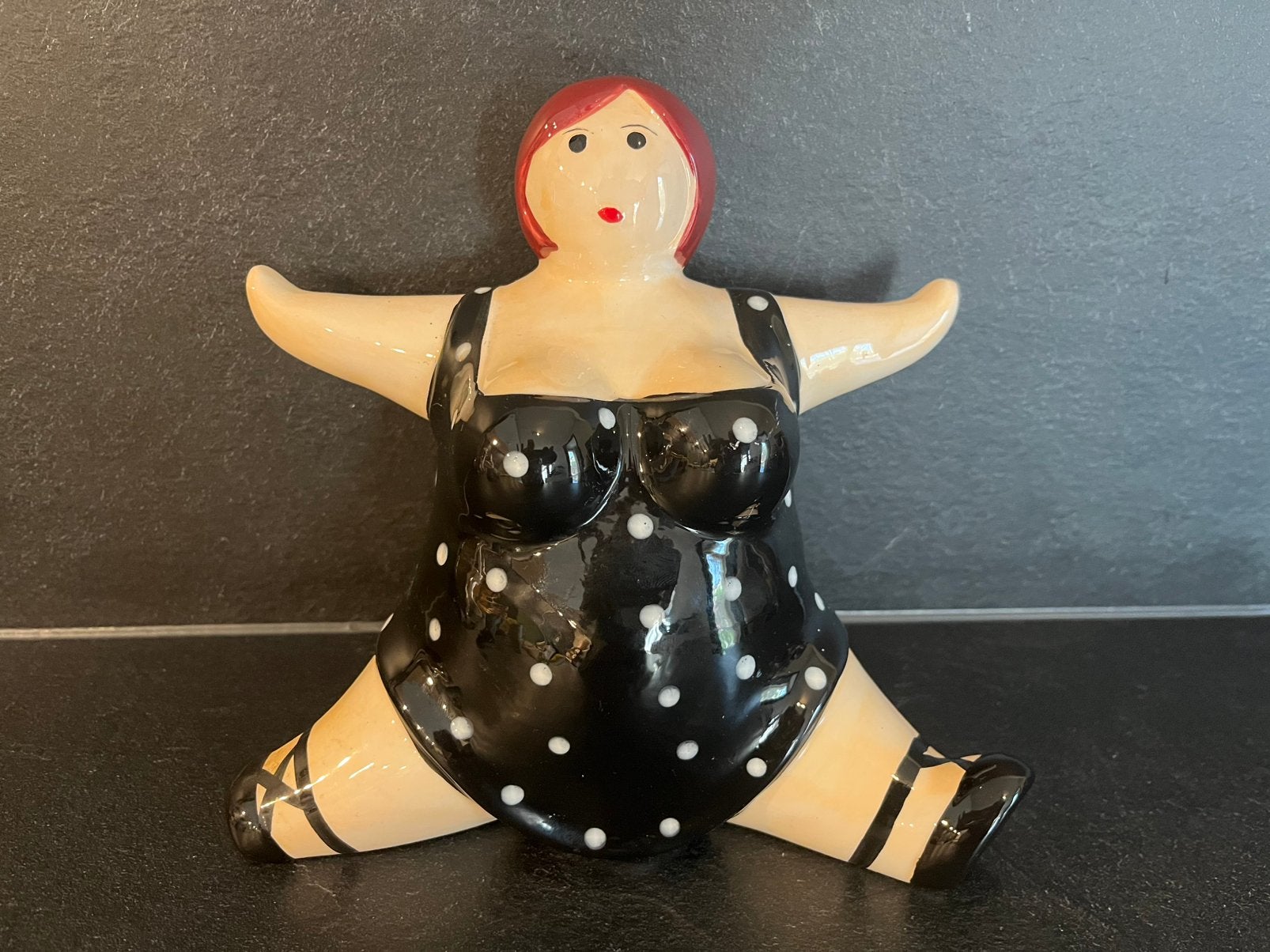 Spaarpot / beeld de Dikke Dame met zwarte jurk, Ophalen of Verzenden, Zo goed als nieuw, Steen, Aardewerk of Keramiek, Overige thema's