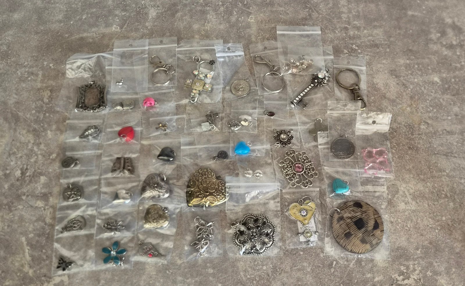 Grote collectie bedels en hangers - Diverse stijlen, Ophalen of Verzenden, Nieuw