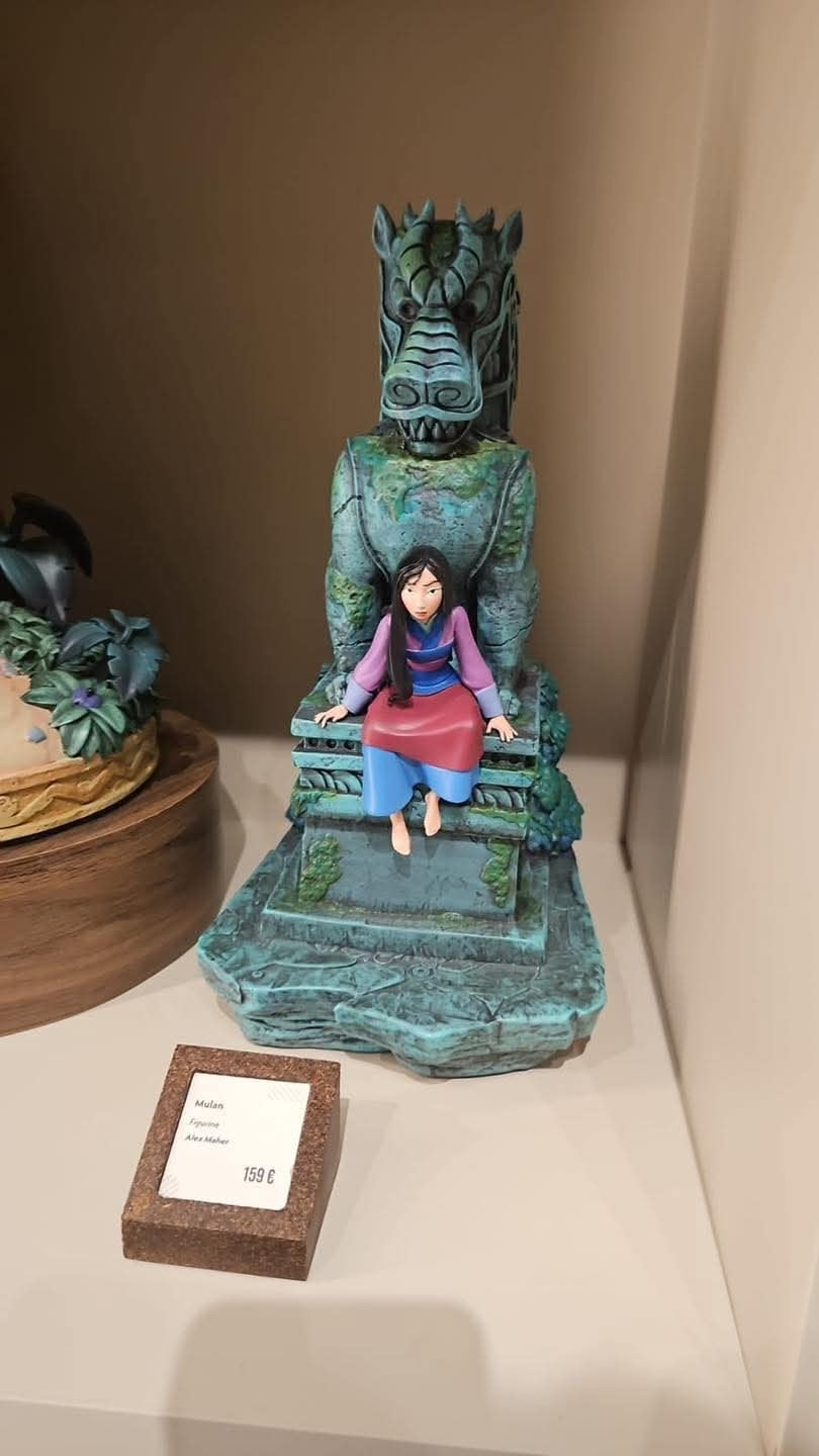 Disneyland Parijs Mulan beeld - Zeldzaam verzamelobject, Ophalen of Verzenden, Overige figuren, Nieuw, Beeldje of Figuurtje