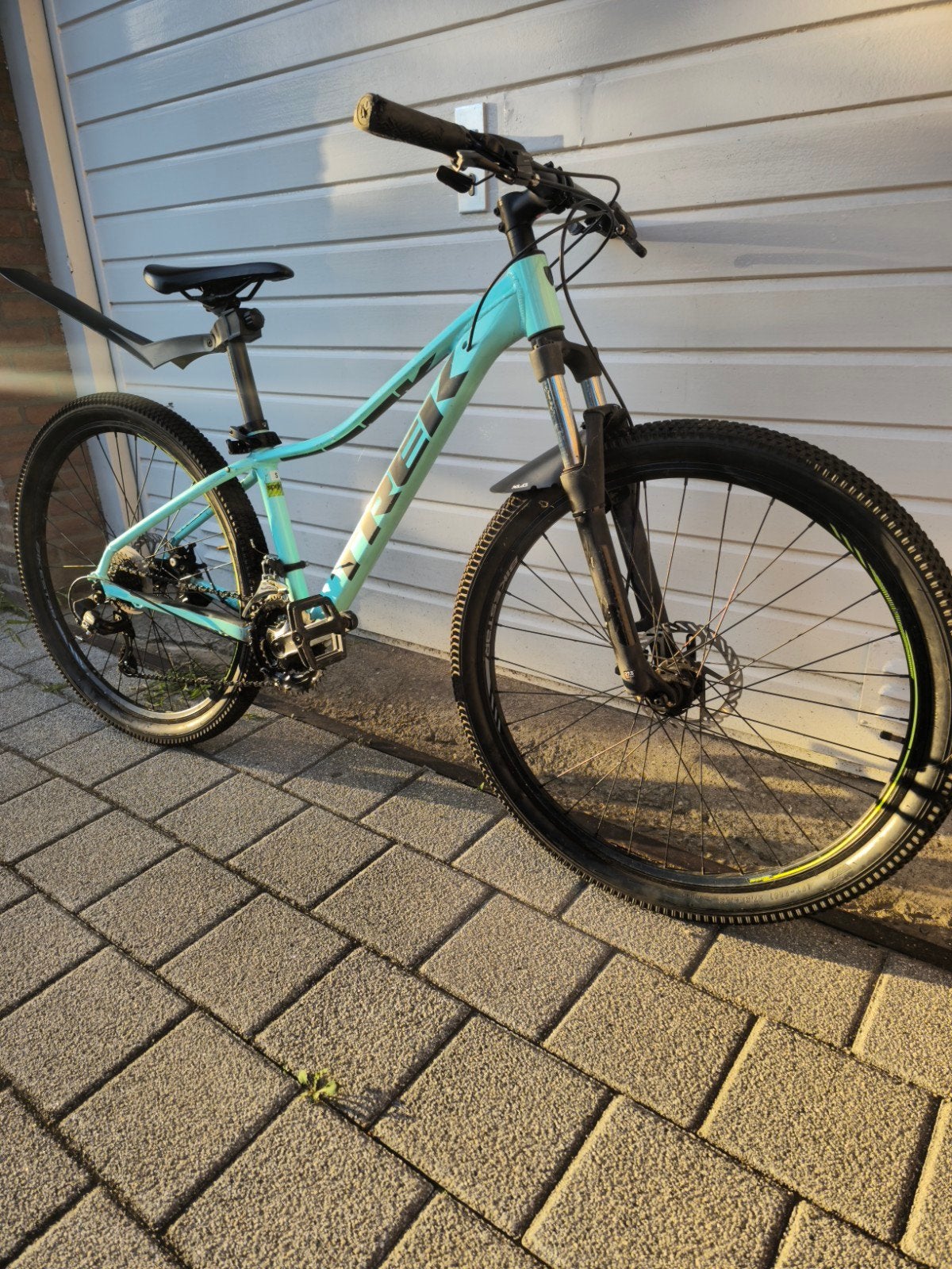 Foto 5 van Trek Marlin 4 Mountainbike - Zo goed als nieuw