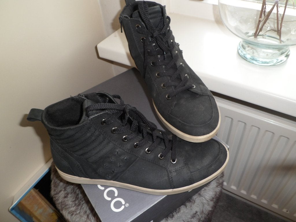Mooie Ecco´s , zwarte sneakers,  mt 42-42,5, Ecco, Zwart, Lage of Enkellaarzen, Nieuw