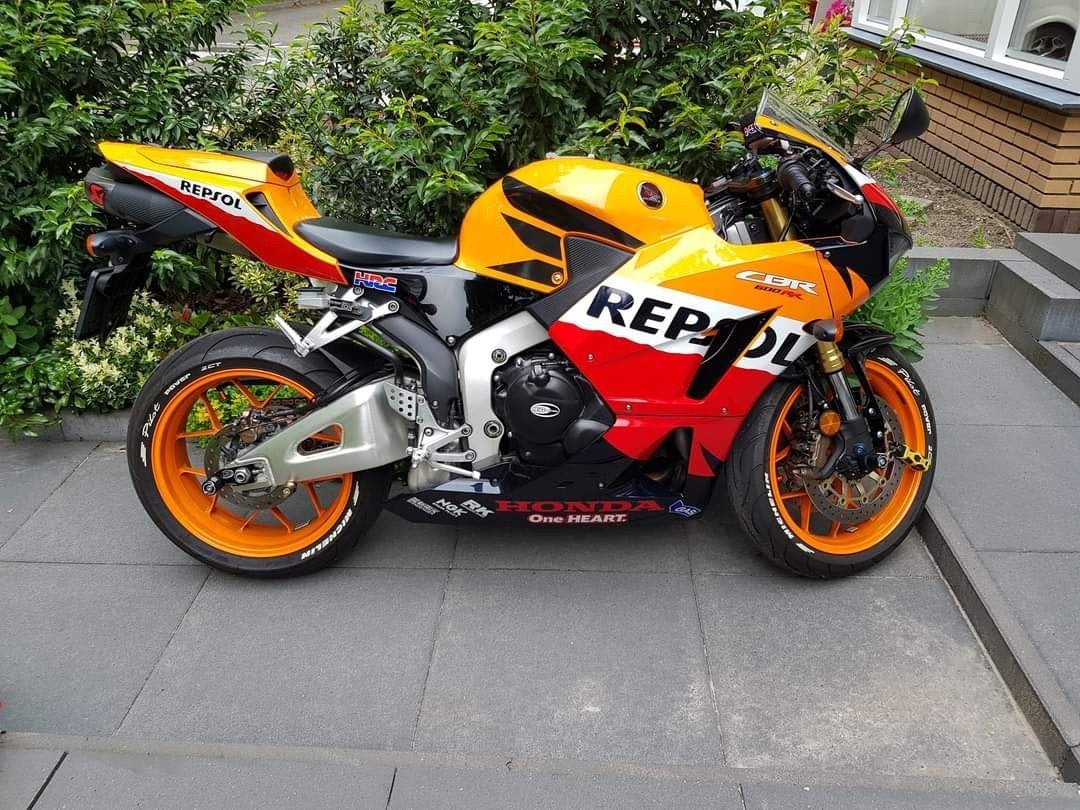 Honda CBR 600RR uit 2014 - 1e eigenaar, Akrapovic, Particulier