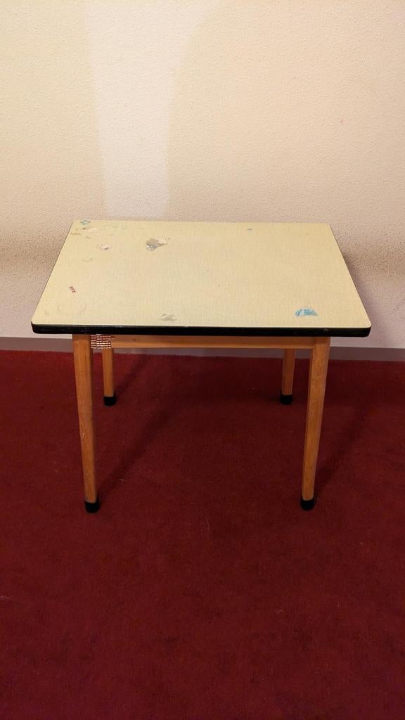 Kindertafeltje - Leuk en praktisch!, Ophalen of Verzenden, Gebruikt, Tafel(s)