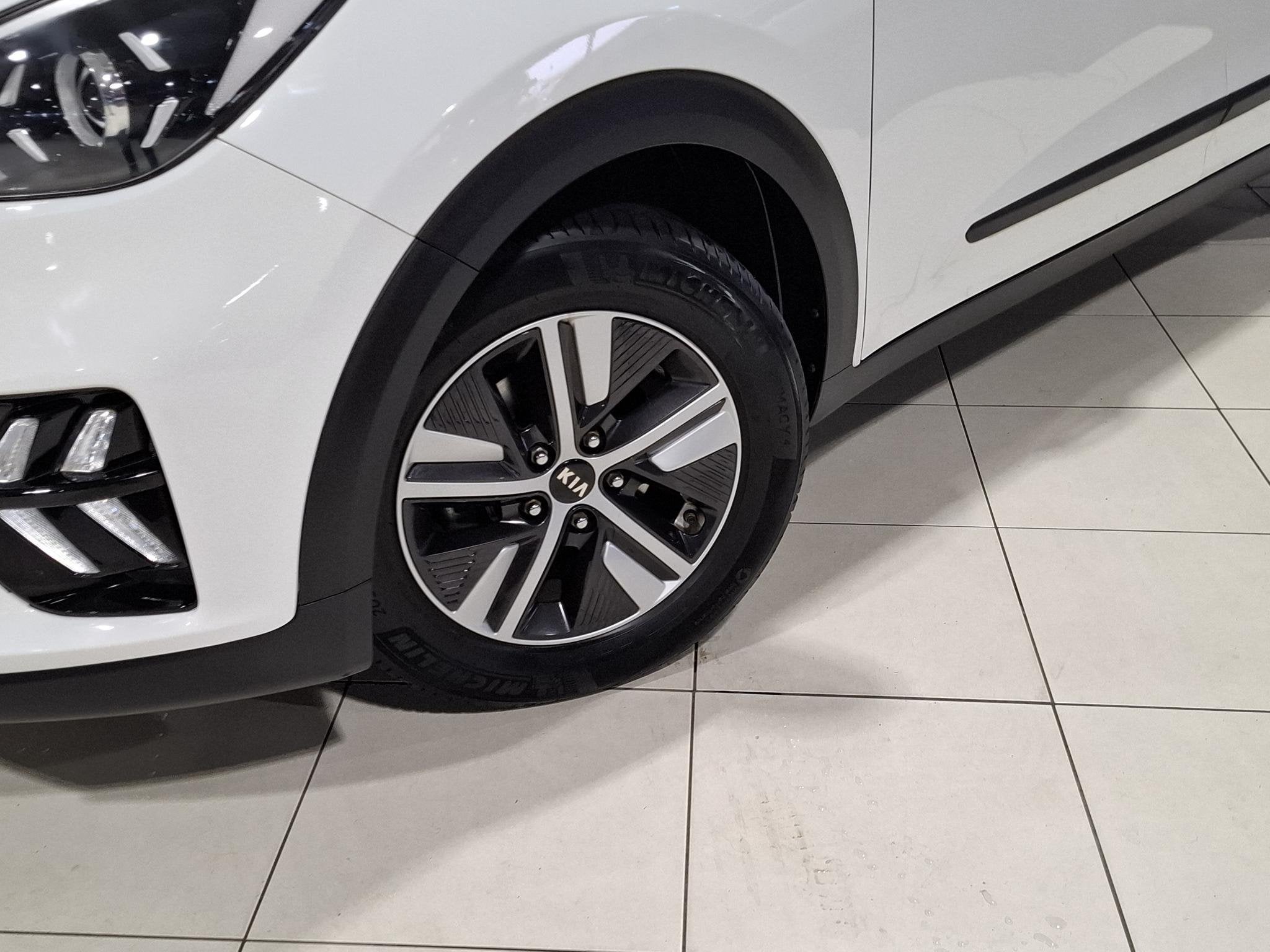 Foto 2 van Kia Niro 1.6 GDi Hybrid DynamicLine Apple Carplay/Android Au