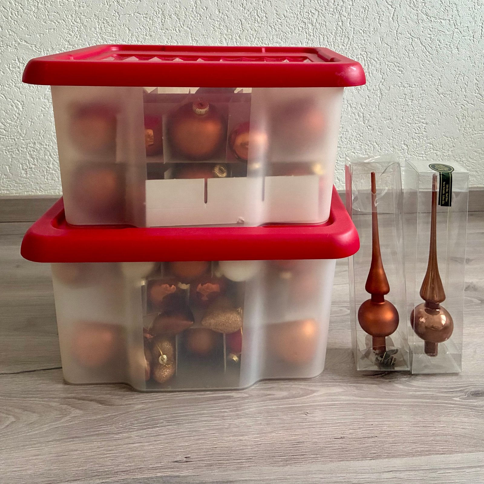 2 boxen met 74 glazen ballen en 2 pieken + 4 kunstst.hartjes, Ophalen, Zo goed als nieuw