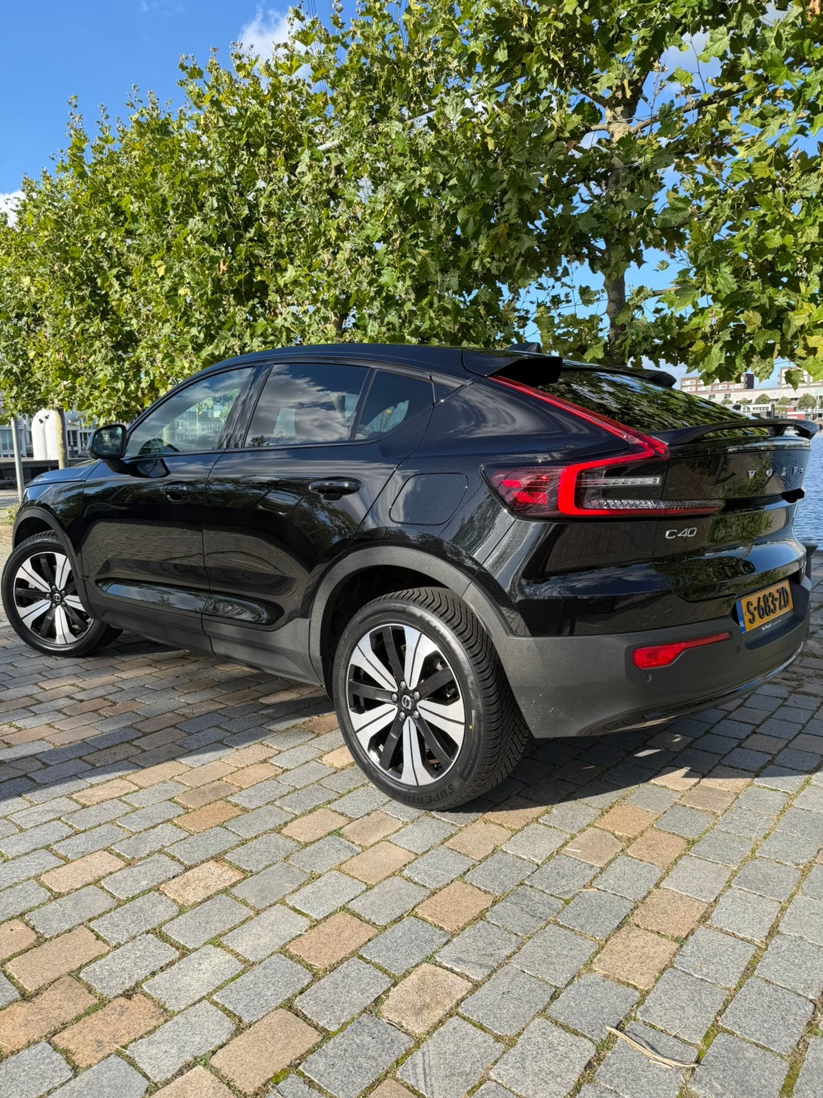 Volvo C40 Recharge Ultimate |SoH 90%| Harman Kardon | 1e Eig, Auto's, Zwart, Elektrisch, Dealer onderhouden, SUV of Terreinwagen