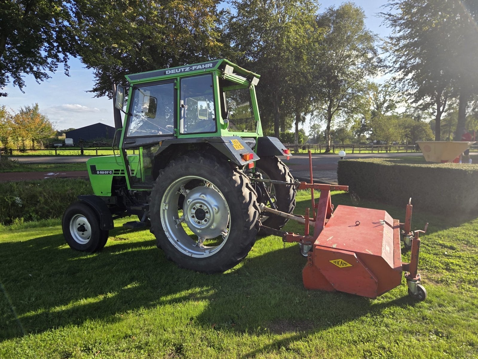 Deutz-Fahr 5207C met snelschakeling en veegmachine, Zakelijke goederen, Deutz - Fahr, Tot 2500, Oldtimer, Ophalen of Verzenden