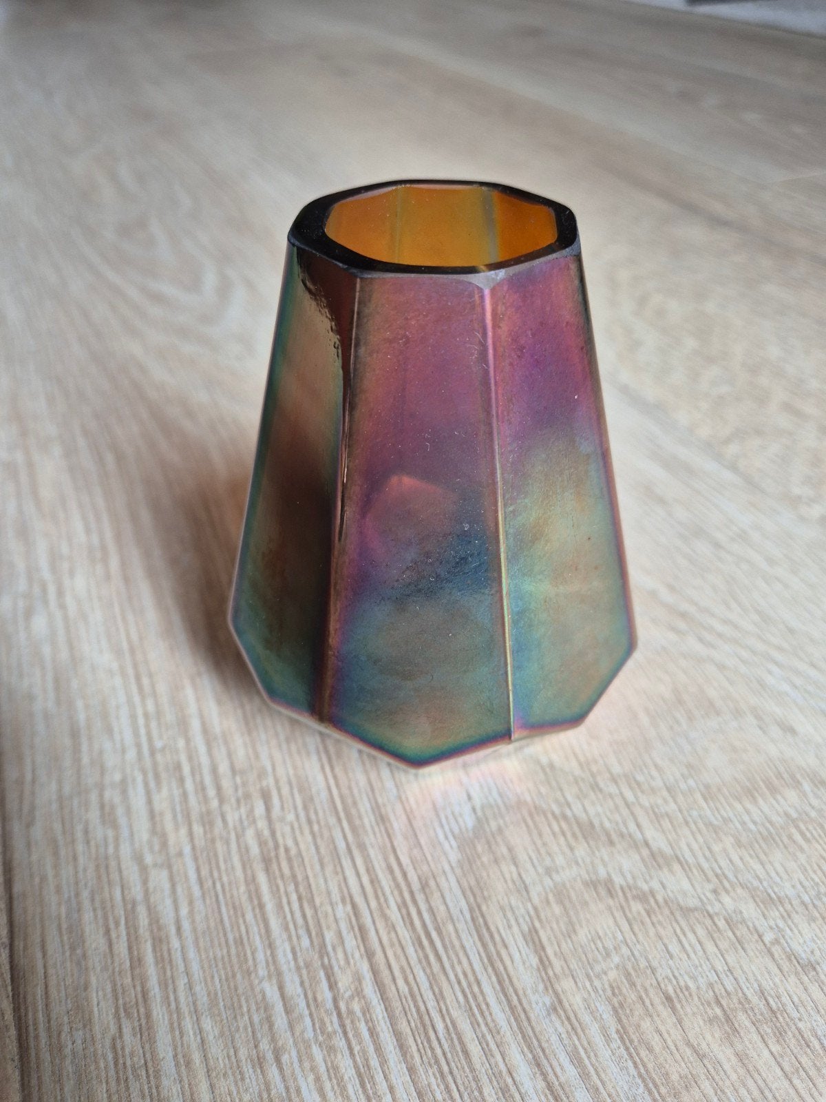 PTMD Collection vaasje - iriserend glas, Huis en Inrichting, Ophalen of Verzenden, Meerkleurig, Met patroon/structuur, Glas