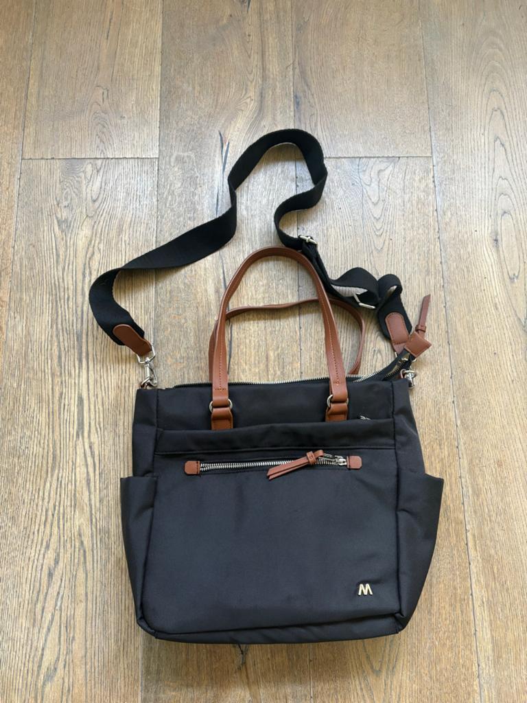 Misako Handtas/Schoudertas Zwart met Bruine Details, Ophalen of Verzenden, Zo goed als nieuw, Zwart, Handtas