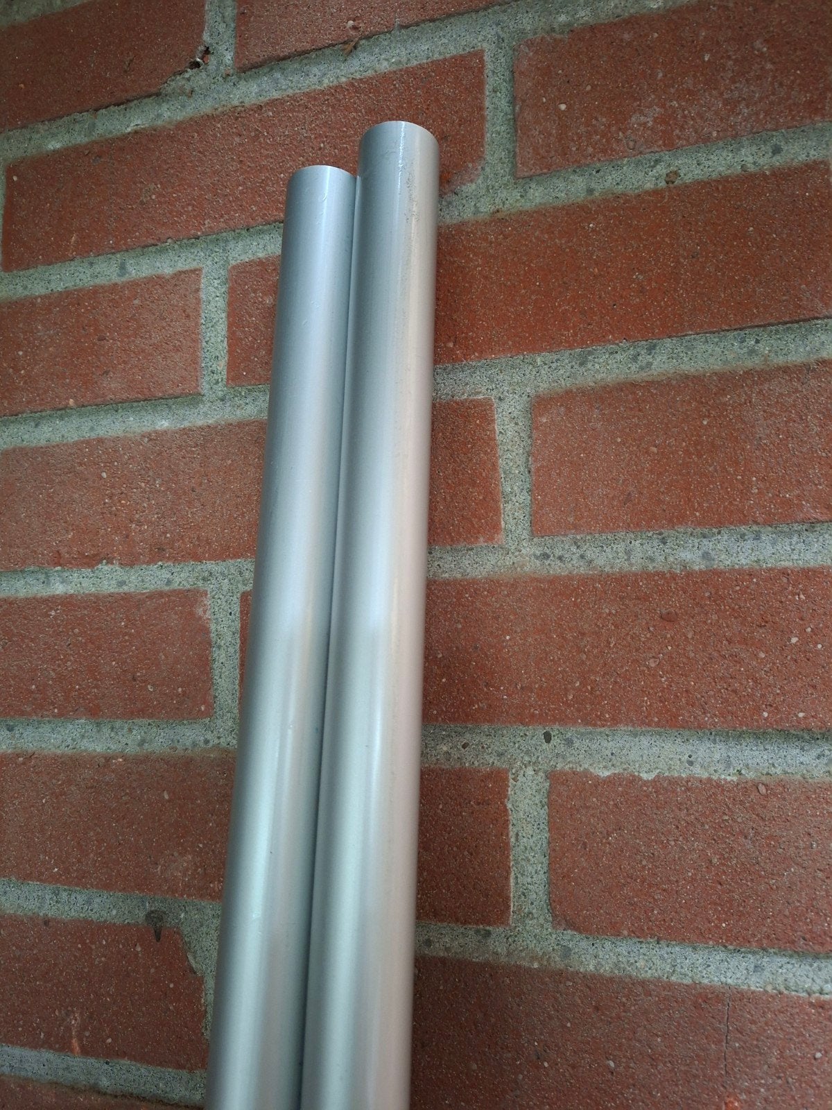 2 Aluminium buizen - 2 meter lang, 28mm nieuw, Doe-het-zelf en Verbouw, Ophalen of Verzenden, Zo goed als nieuw, Aluminium