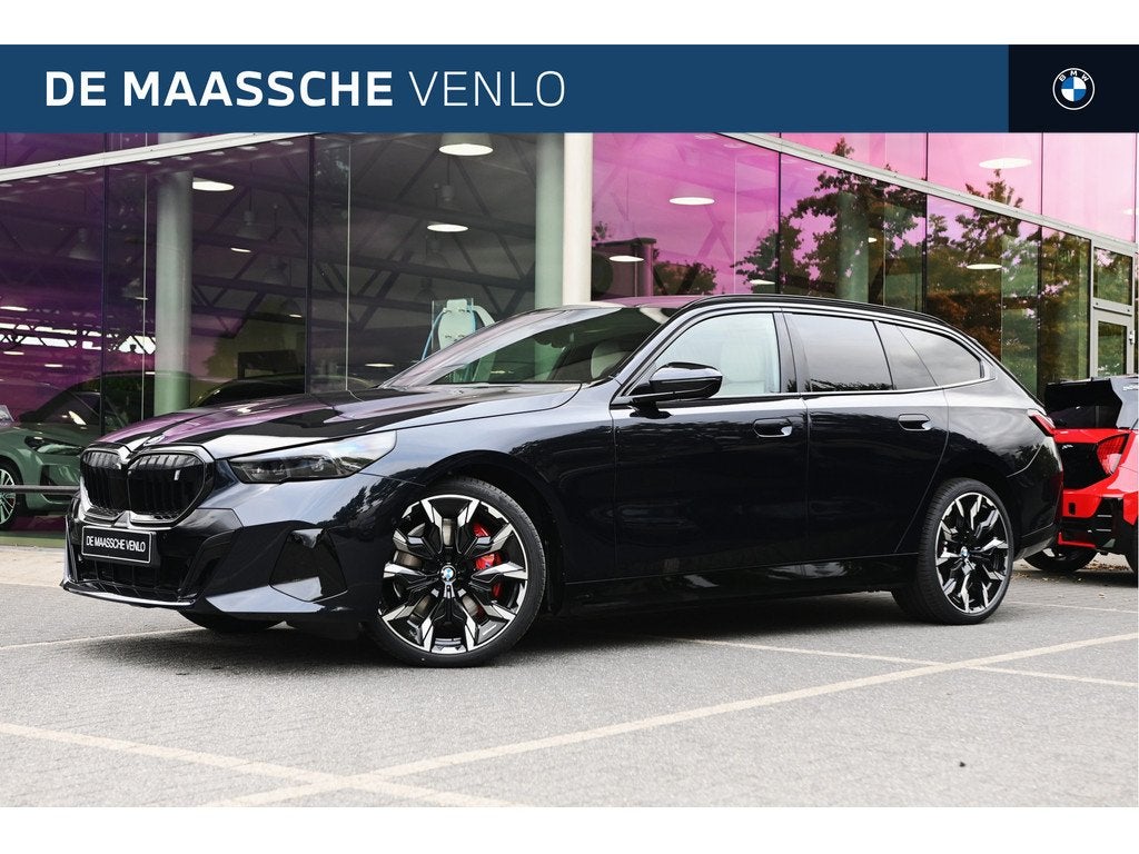 BMW i5 Touring eDrive40 M Sport / Panoramadak / Trekhaak / B