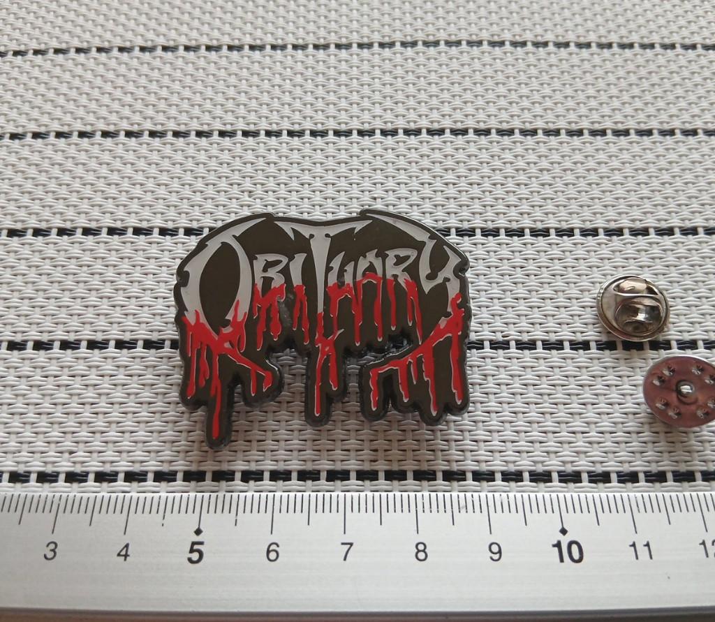 Obituary prachtige shaped speld pin badge speld n4 metal, Verzamelen, Verzenden, Nieuw, Overige typen
