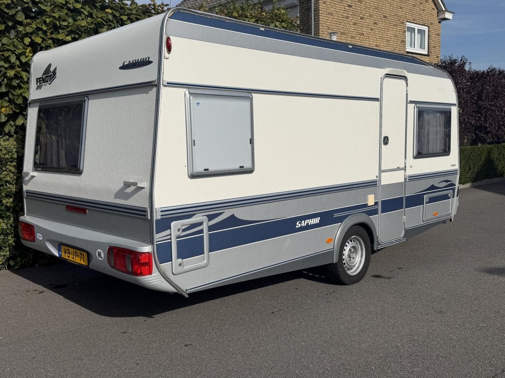 Fendt Saphir 470 TFB Nette caravan met voortent en fietsrek, Caravans en Kamperen, Rondzit, Bedrijf, Overige typen, Schokbreker