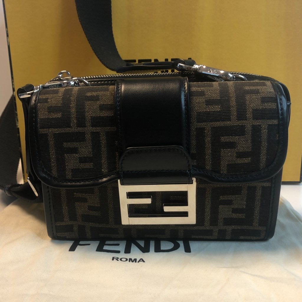 Fendi Baquette Brown FF Jacquard Fabric + Factuur | Zeer Net, Flex Ltd., Zo goed als nieuw, https://flex.com/contact-us, Nobelstraat 10, 5807 GA Oostrum LB, Limburg, Nederland