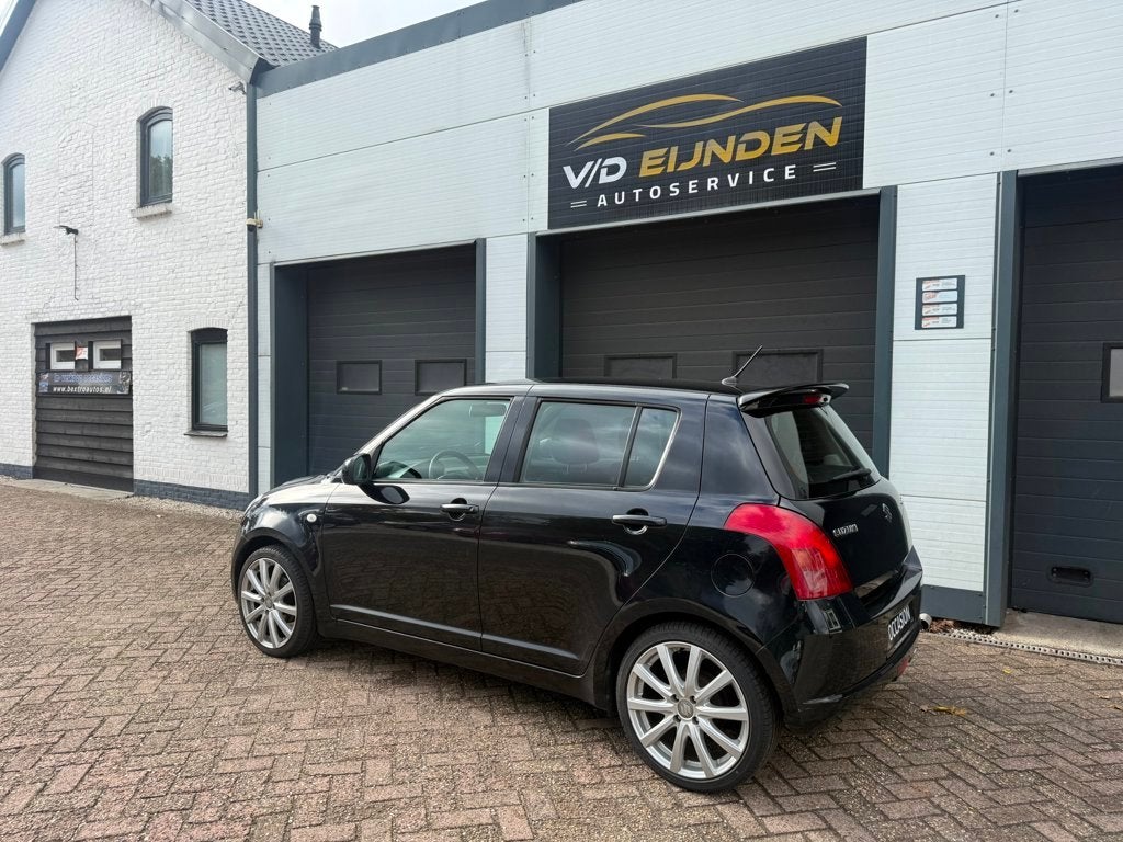 Suzuki Swift 1.3 Shogun versnellingsbak rev. nwe koppelingss, Auto's, Voorwielaandrijving, Stof, Zwart, 965 kg