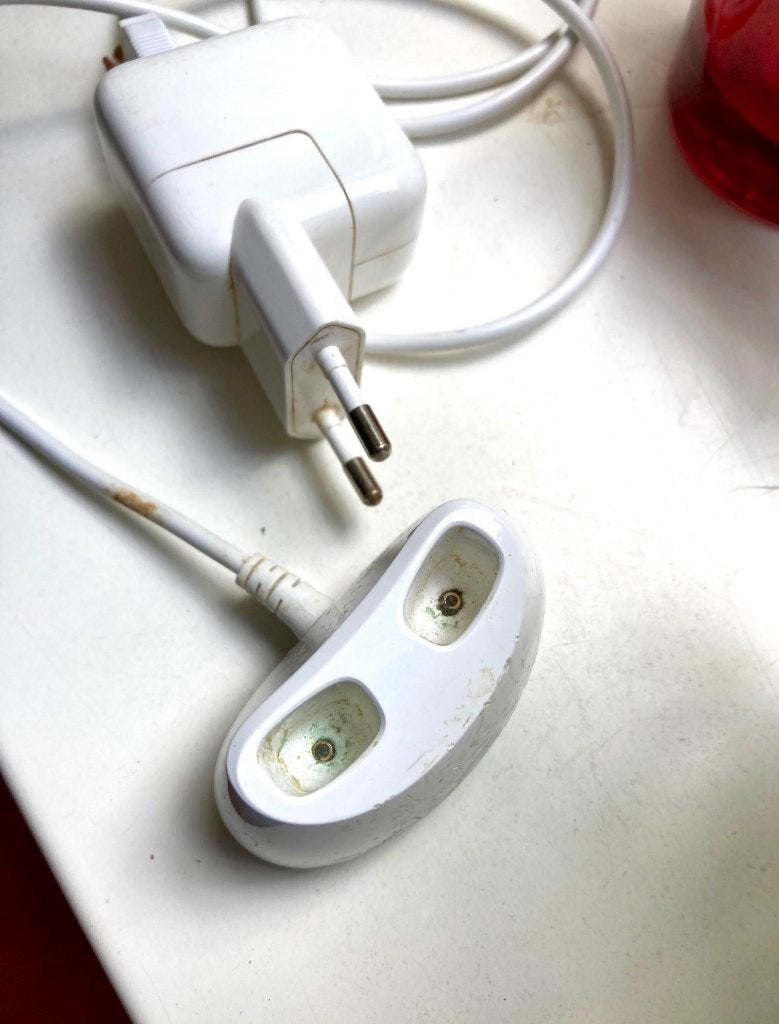 Signia Charger RIC hoortoestel oplader met adapter, Ophalen of Verzenden, Gebruikt, Overige typen