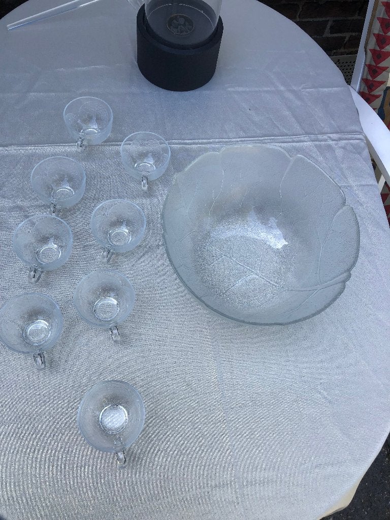 Vintage schaal met 8 glazen met bladmotief - glas - nieuw, Nieuw, Ophalen of Verzenden, Overige stijlen, Glas