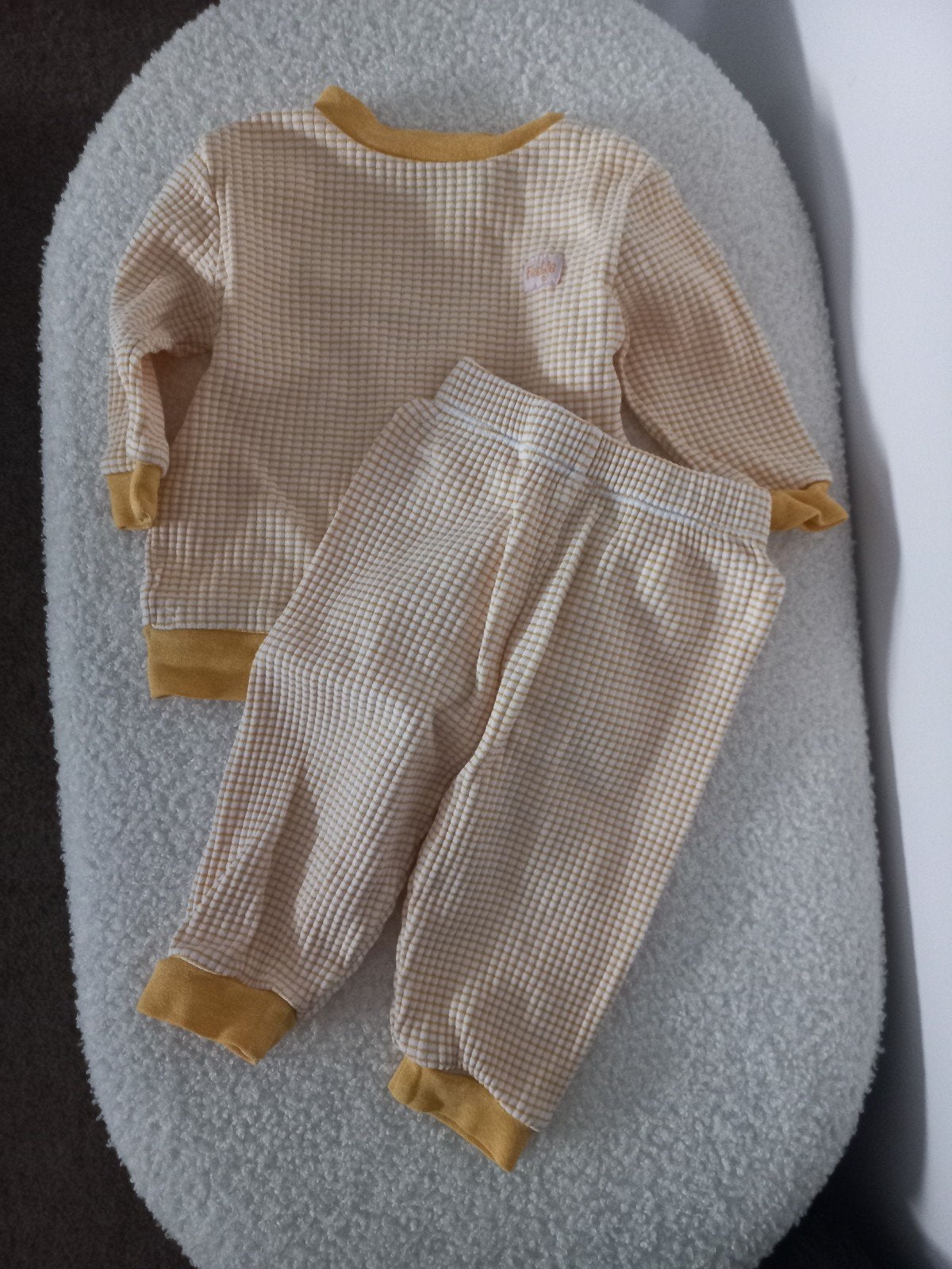 Feetje wafel pyama okergeel, Kinderen en Baby's, Babykleding | Maat 68, Ophalen, Nacht- of Onderkleding, Gebruikt, Jongetje of Meisje