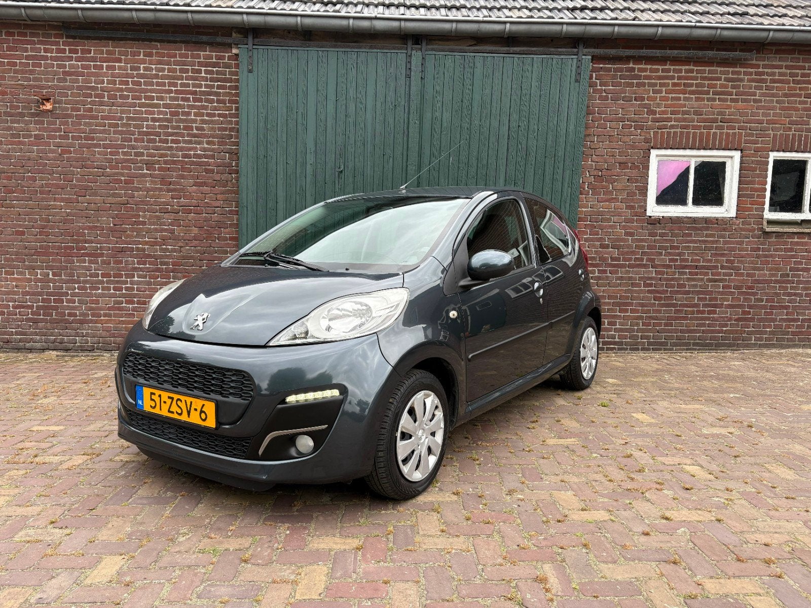 Peugeot 107 1.0, 5 deurs, 2013, Grijs, airco, COMPLETE AUTO, Auto's, Voorwielaandrijving, 4 stoelen, Origineel Nederlands, Handgeschakeld